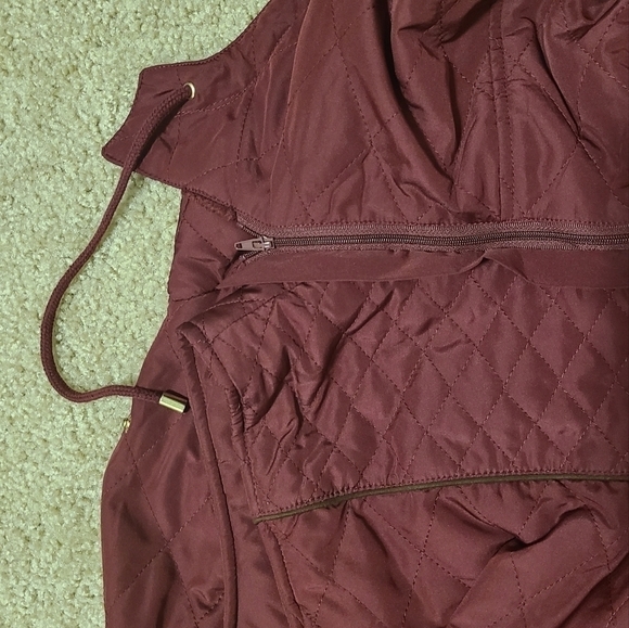 Love Tree Soft Sherpa lined Quilted Puffer Vest with Removable Hood and Pockets - Picture 5 of 6